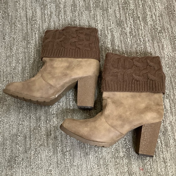 Muk Luks Chris Heeled Sweater Booties with Knitted/Rolled Cuff Tan Brown Size 10 - Picture 10 of 13